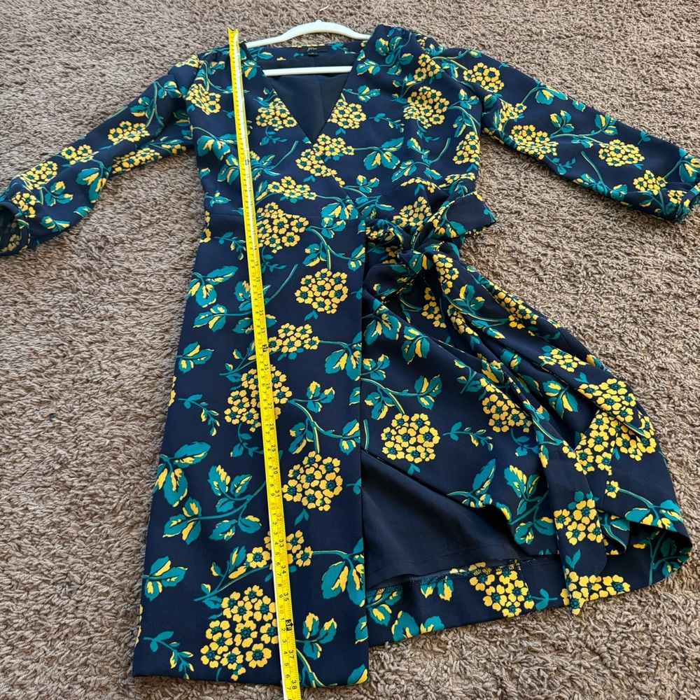J.Crew Golden Navy Floral Wrap Dress in 365 Yellow Size 2 - Picture 8 of 11